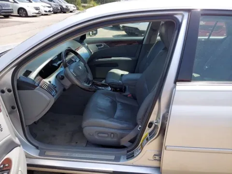 Photos of 2009 Toyota Avalon Limited Sedan 4D for sale in Broken Arrow, OK at JT Wholesale Auto, Inc.