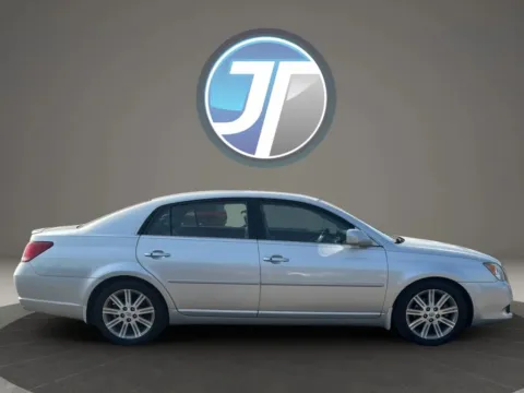 Photos of 2009 Toyota Avalon Limited Sedan 4D for sale in Broken Arrow, OK at JT Wholesale Auto, Inc.