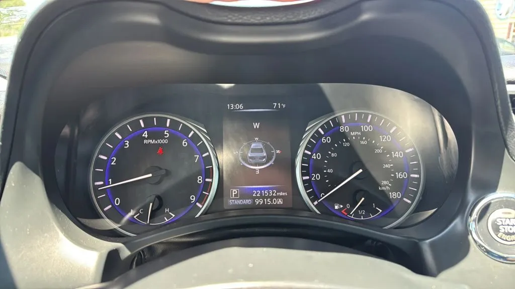 Infiniti Q50 photo 33