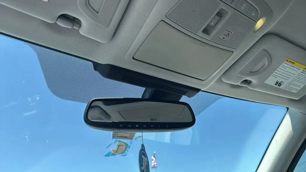 Infiniti Q50 photo 36