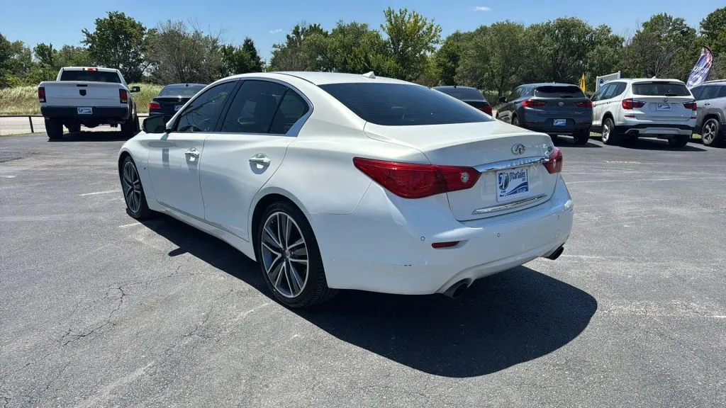 Infiniti Q50 photo 11