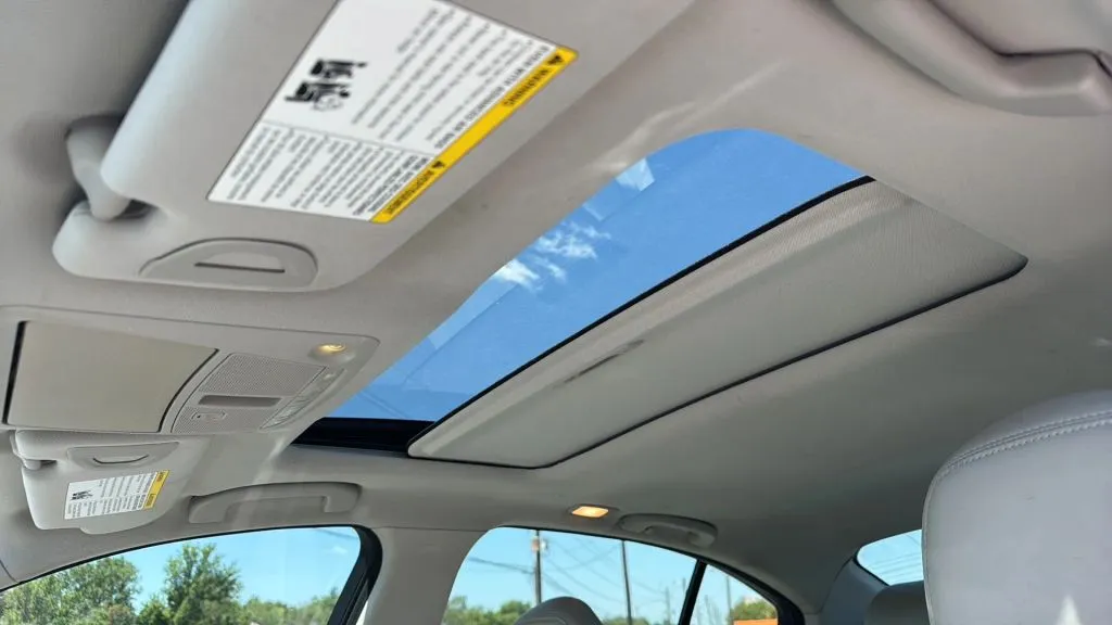 Infiniti Q50 photo 17