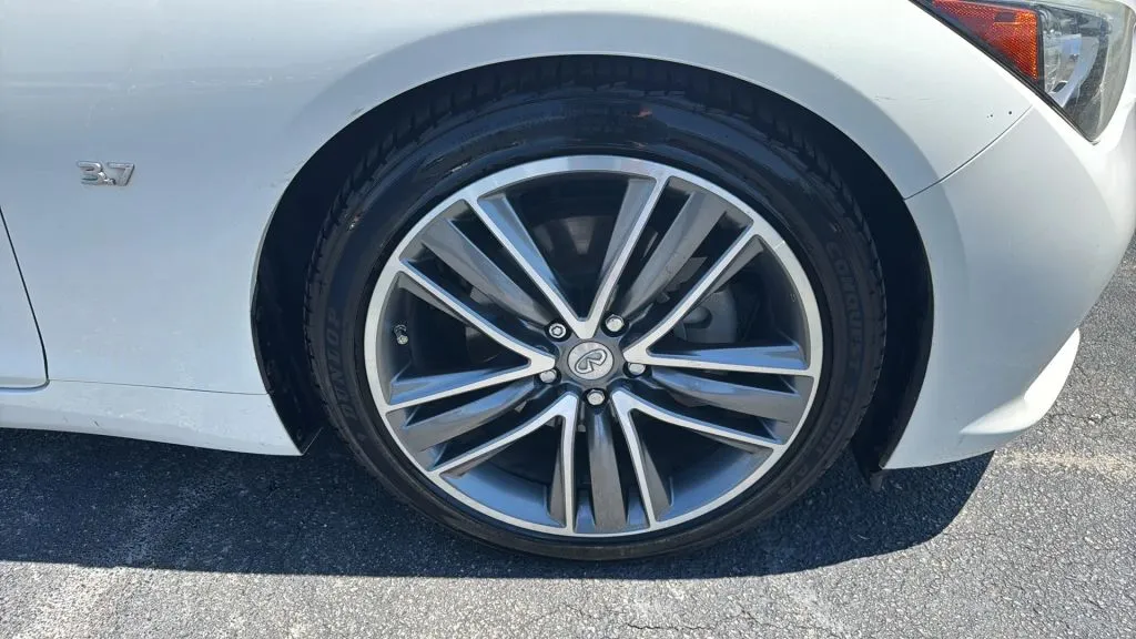 Infiniti Q50 photo 21