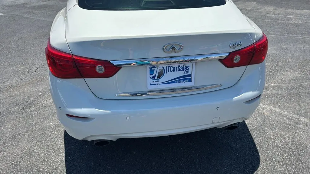 Infiniti Q50 photo 23