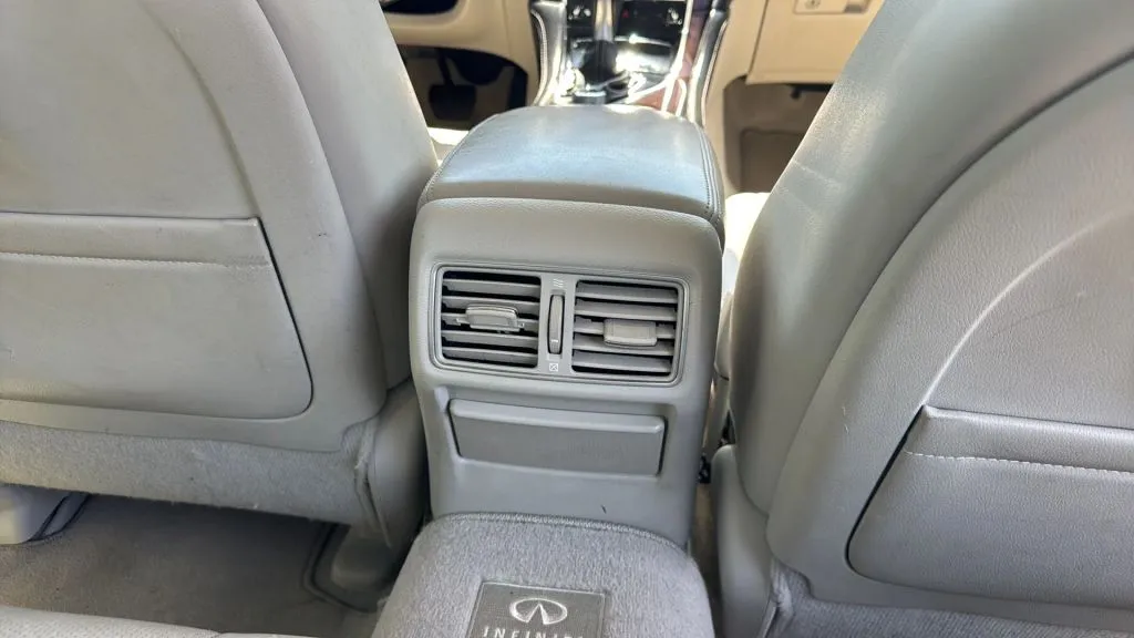 Infiniti Q50 photo 28