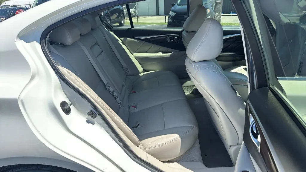 Infiniti Q50 photo 19