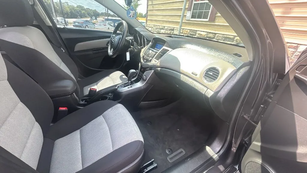 Chevrolet Cruze photo 14