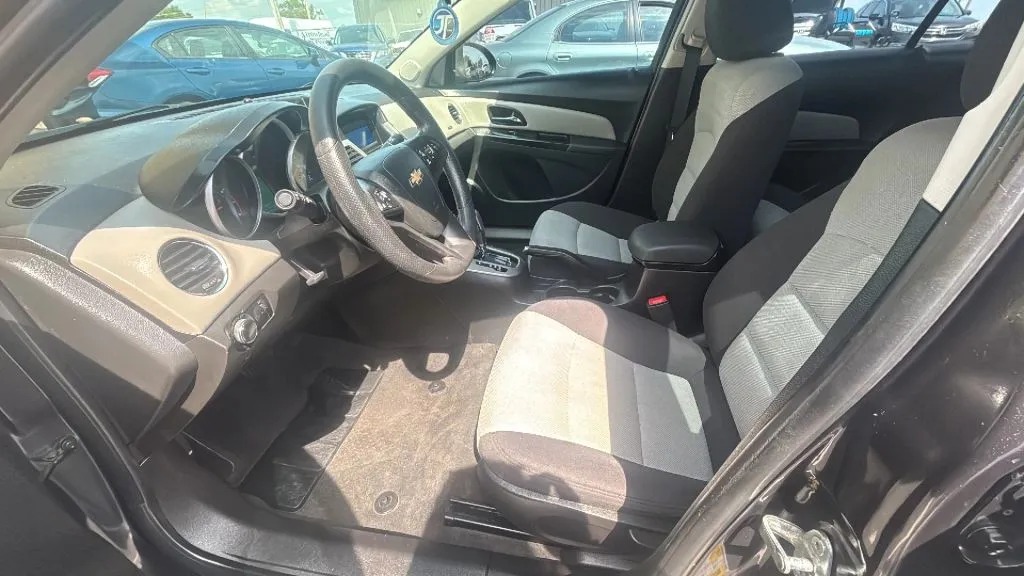 Chevrolet Cruze photo 2