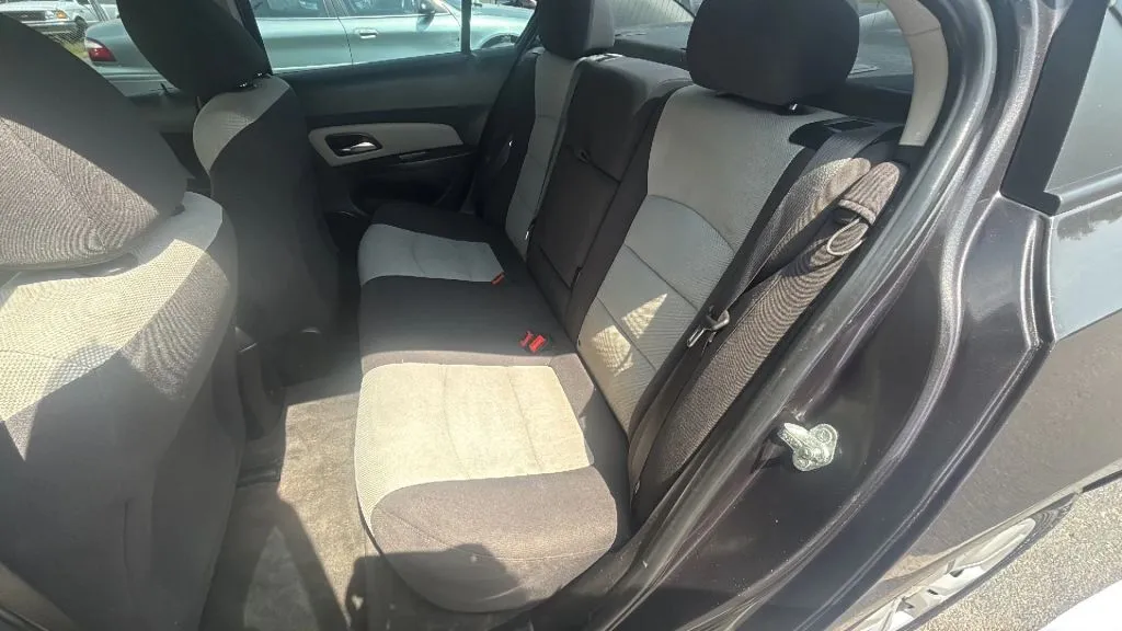 Chevrolet Cruze photo 8