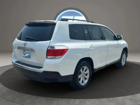 More photos of 2012 Toyota Highlander SE Sport Utility 4D at JT Wholesale Auto, Inc., OK