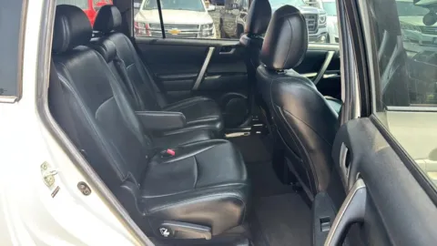 More photos of 2012 Toyota Highlander SE Sport Utility 4D at JT Wholesale Auto, Inc., OK
