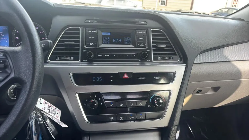 Hyundai Sonata photo 5