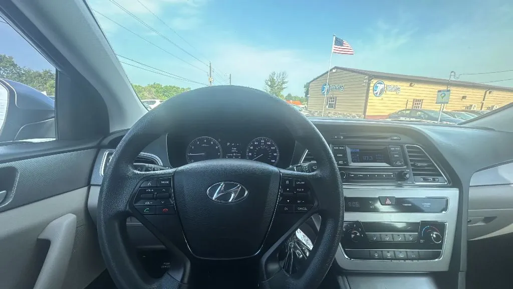 Hyundai Sonata photo 8