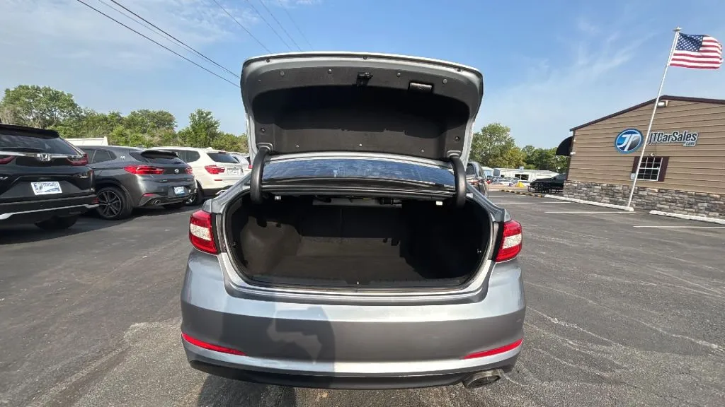 Hyundai Sonata photo 9
