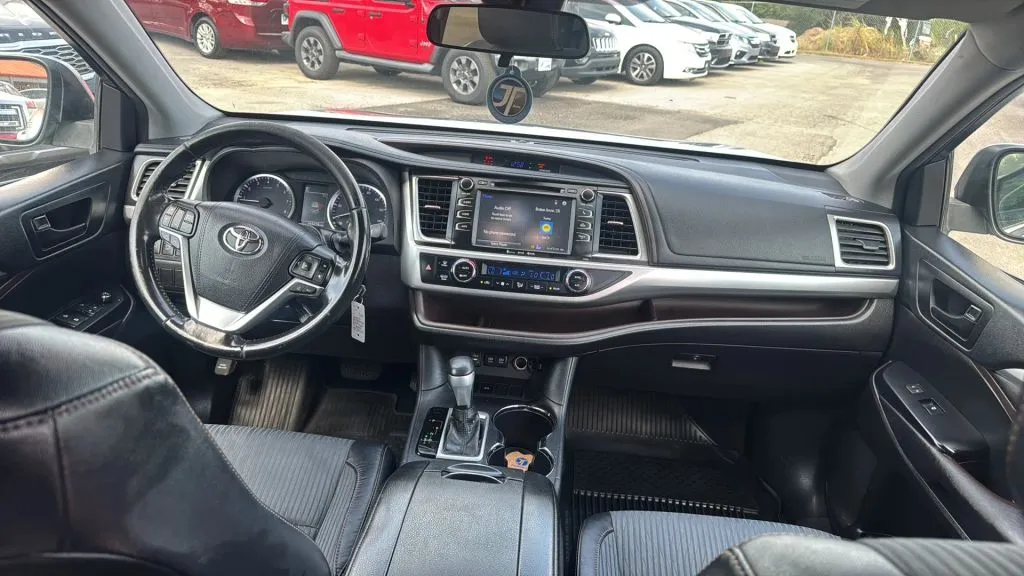 Toyota Highlander photo 9