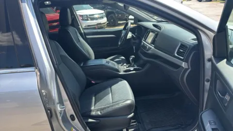 Photos of 2017 Toyota Highlander LE Plus Sport Utility 4D for sale in Broken Arrow, OK at JT Wholesale Auto, Inc.
