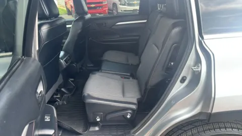 Photos of 2017 Toyota Highlander LE Plus Sport Utility 4D for sale in Broken Arrow, OK at JT Wholesale Auto, Inc.