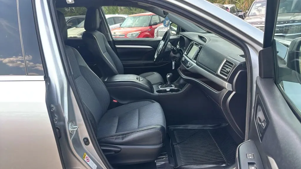 Toyota Highlander photo 12