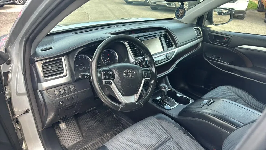 Toyota Highlander photo 7