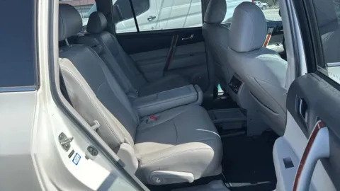 More photos of 2013 Toyota Highlander Limited Sport Utility 4D at JT Wholesale Auto, Inc., OK