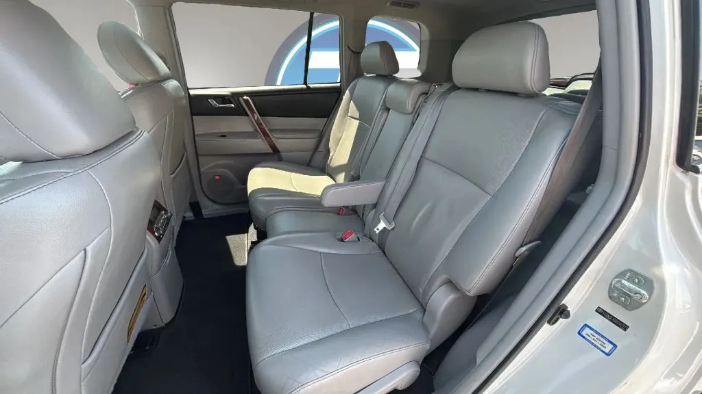 Toyota Highlander photo 11