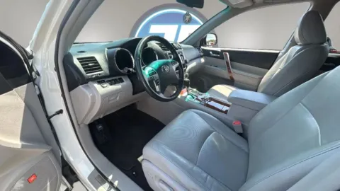 Photos of 2013 Toyota Highlander Limited Sport Utility 4D for sale in Broken Arrow, OK at JT Wholesale Auto, Inc.