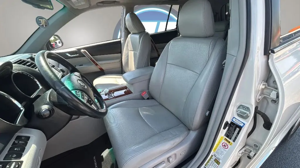 Toyota Highlander photo 8