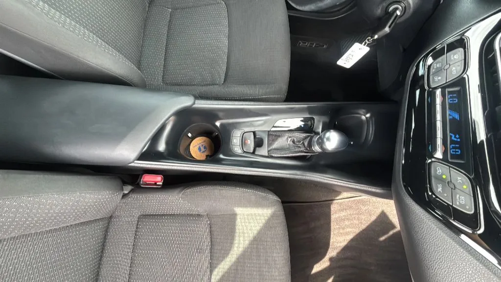 Toyota C-HR photo 26