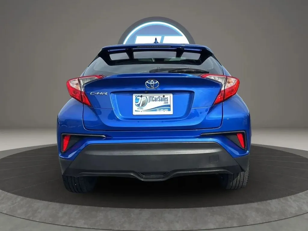 Toyota C-HR photo 6