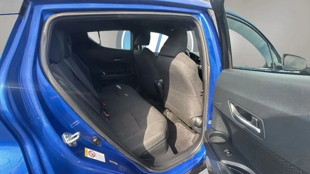 Toyota C-HR photo 25
