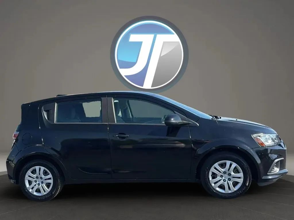 Chevrolet Sonic photo 7