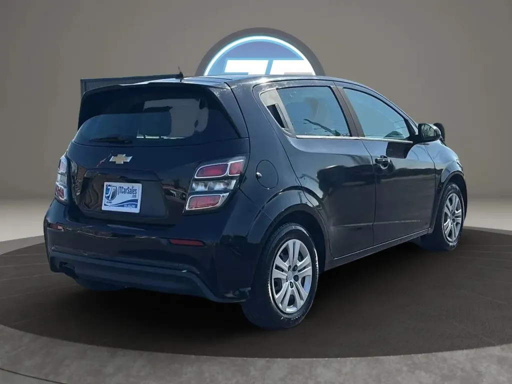 Chevrolet Sonic photo 12