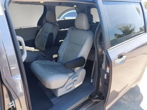 More photos of 2015 Toyota Sienna XLE Premium Minivan 4D at JT Wholesale Auto, Inc., OK
