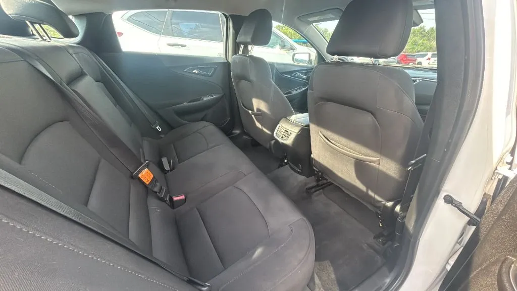 Chevrolet Malibu photo 13