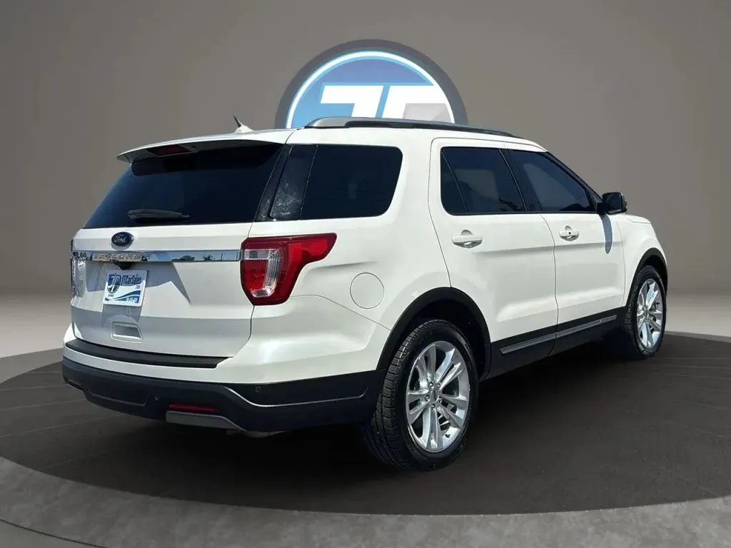 Ford Explorer photo 15