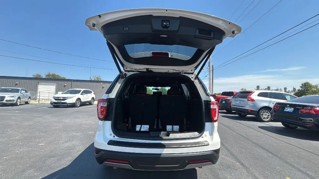 Ford Explorer photo 26