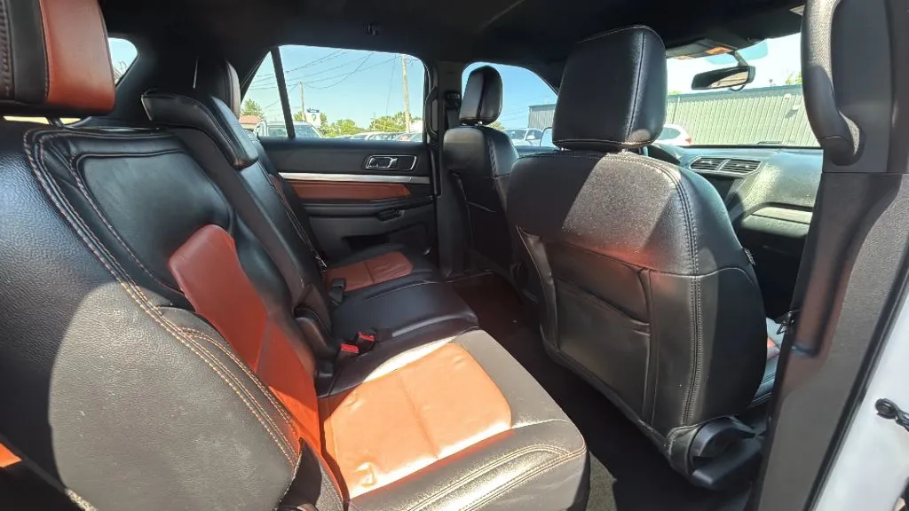 Ford Explorer photo 27