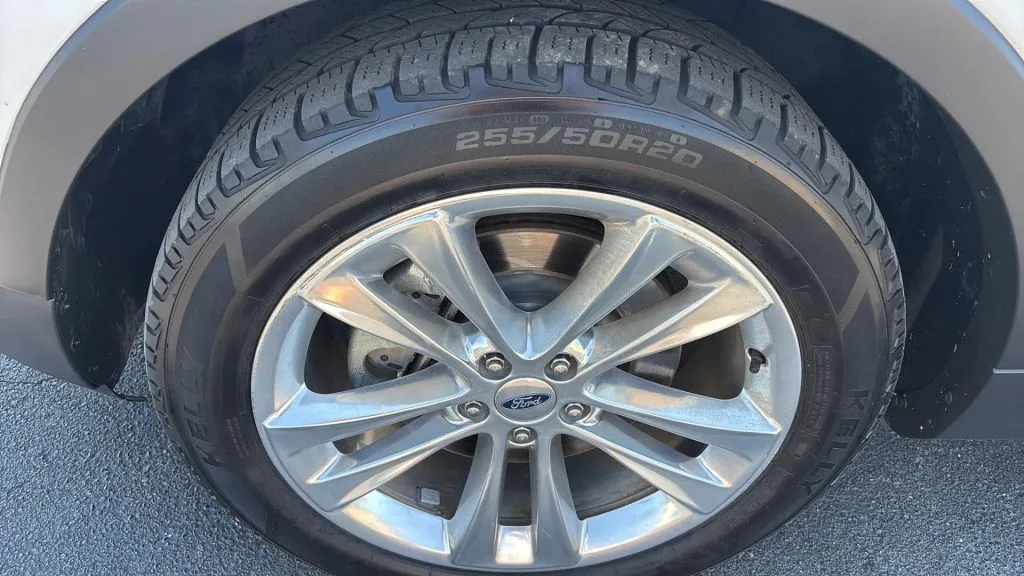 Ford Explorer photo 37