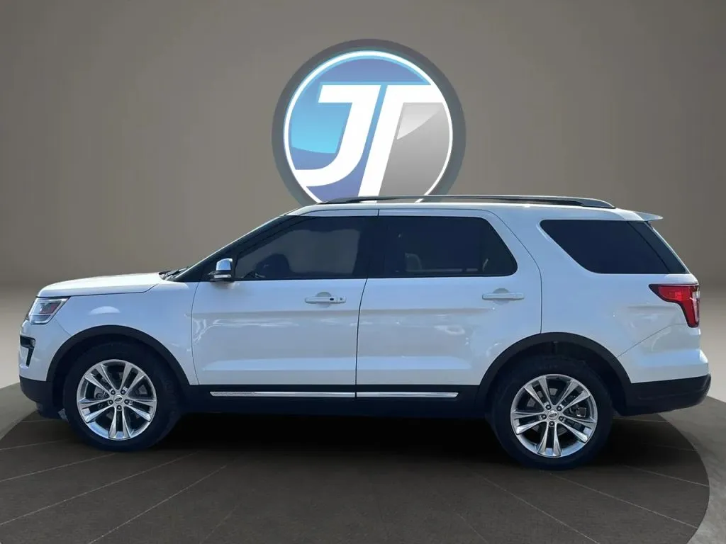 Ford Explorer photo 9