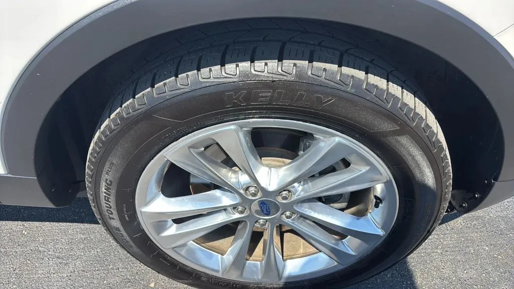 Ford Explorer photo 35