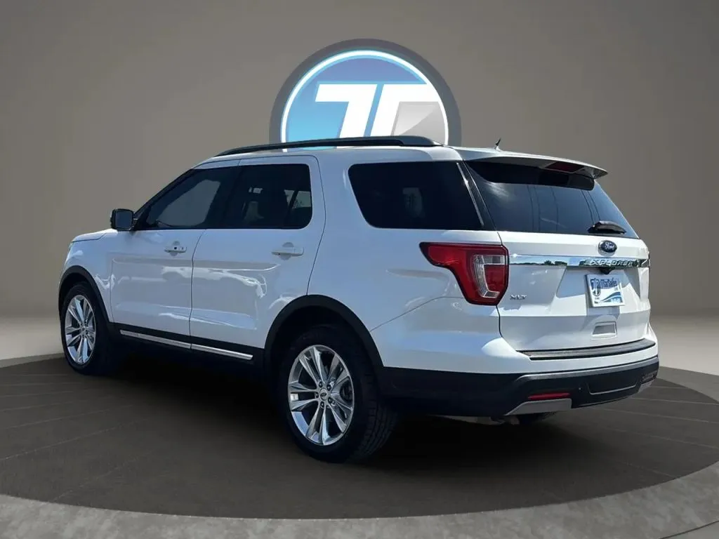 Ford Explorer photo 7