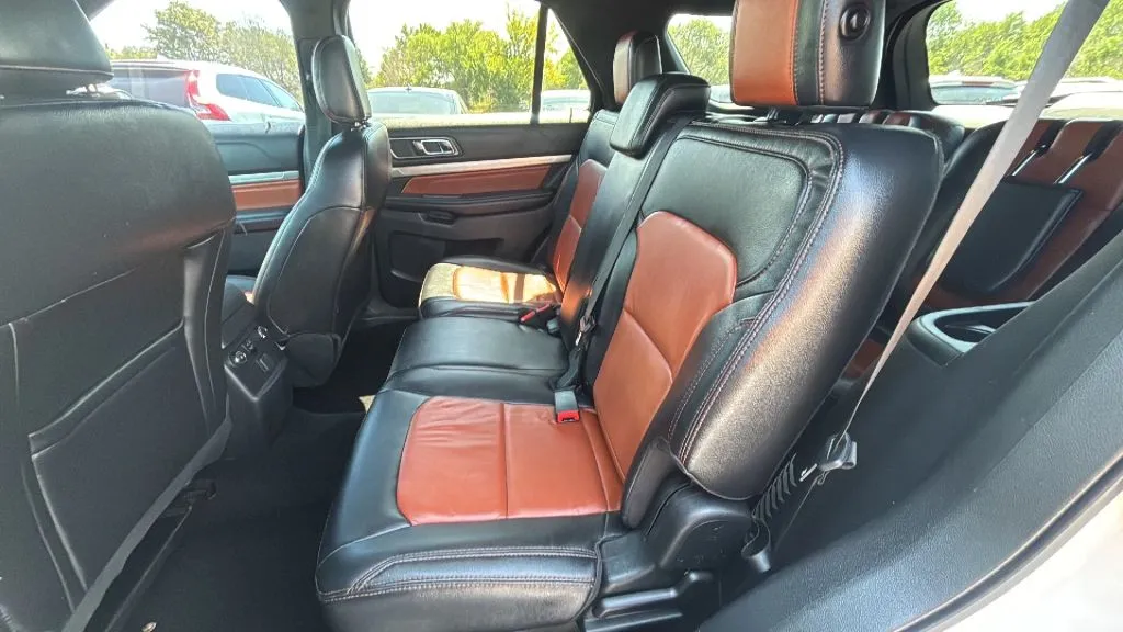 Ford Explorer photo 16