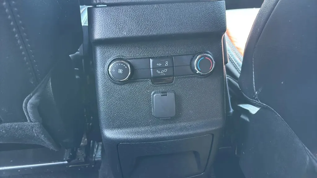 Ford Explorer photo 22