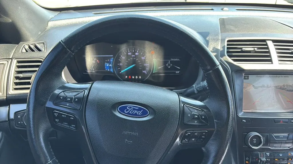 Ford Explorer photo 36
