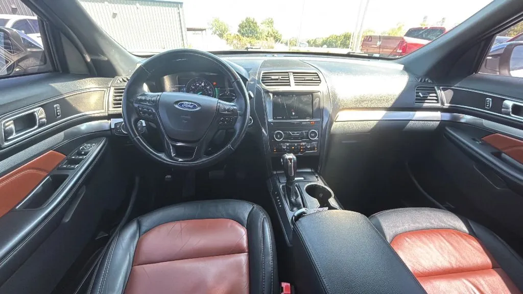 Ford Explorer photo 19