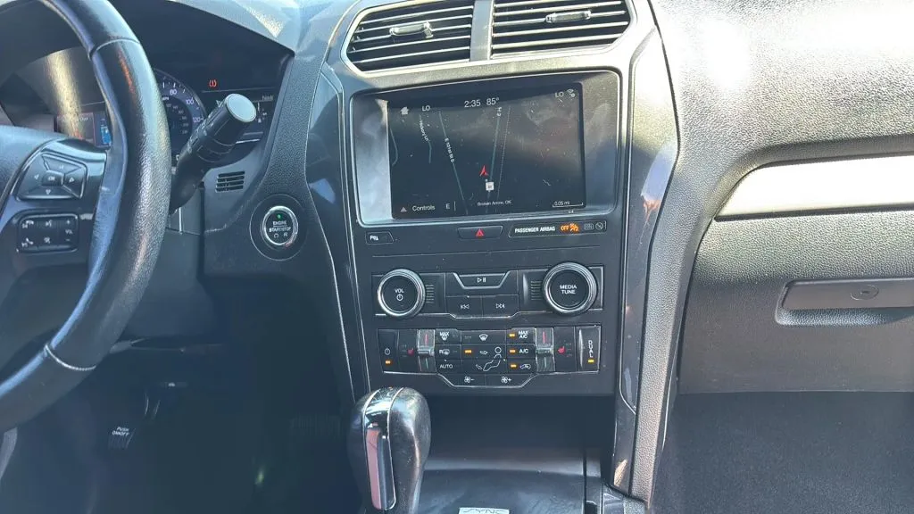 Ford Explorer photo 31