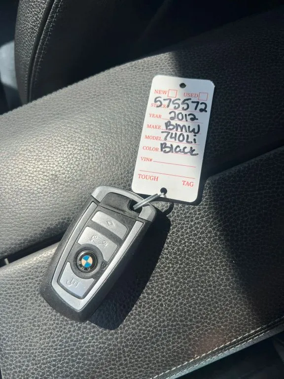 BMW 7 Series photo 37