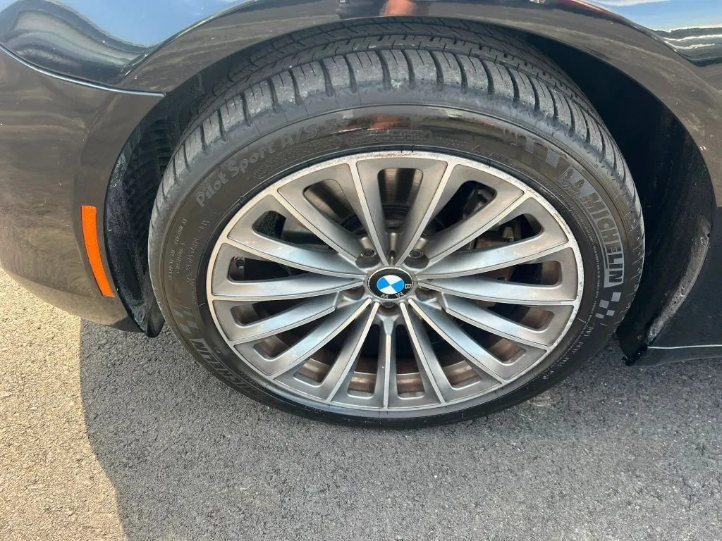 BMW 7 Series photo 24