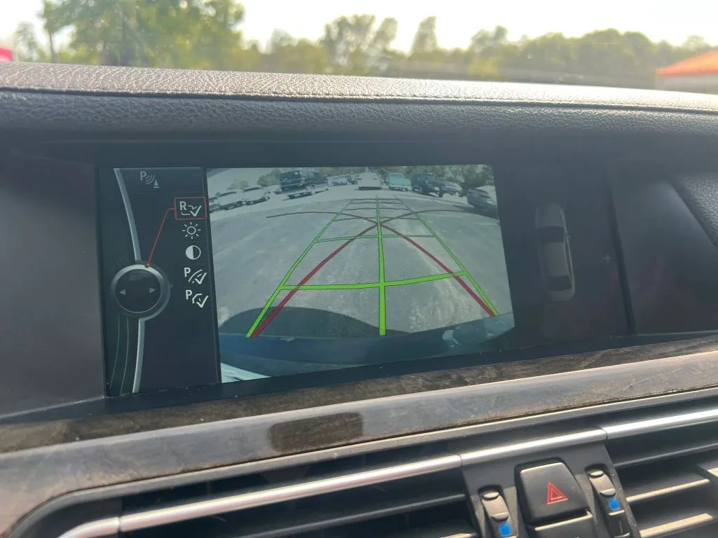 BMW 7 Series photo 30