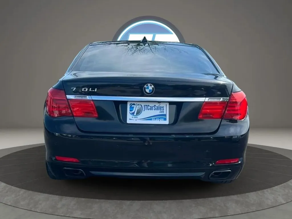 BMW 7 Series photo 11